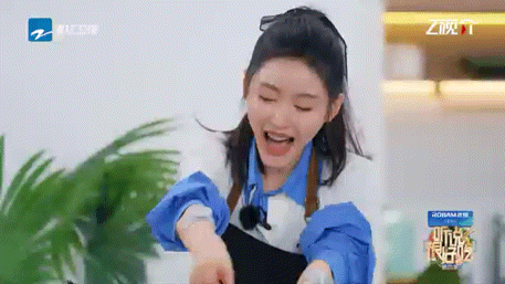 #张天爱什么时候学会的打碟# 求多上综艺，美女真的太有综艺感了。在听说很好吃4简