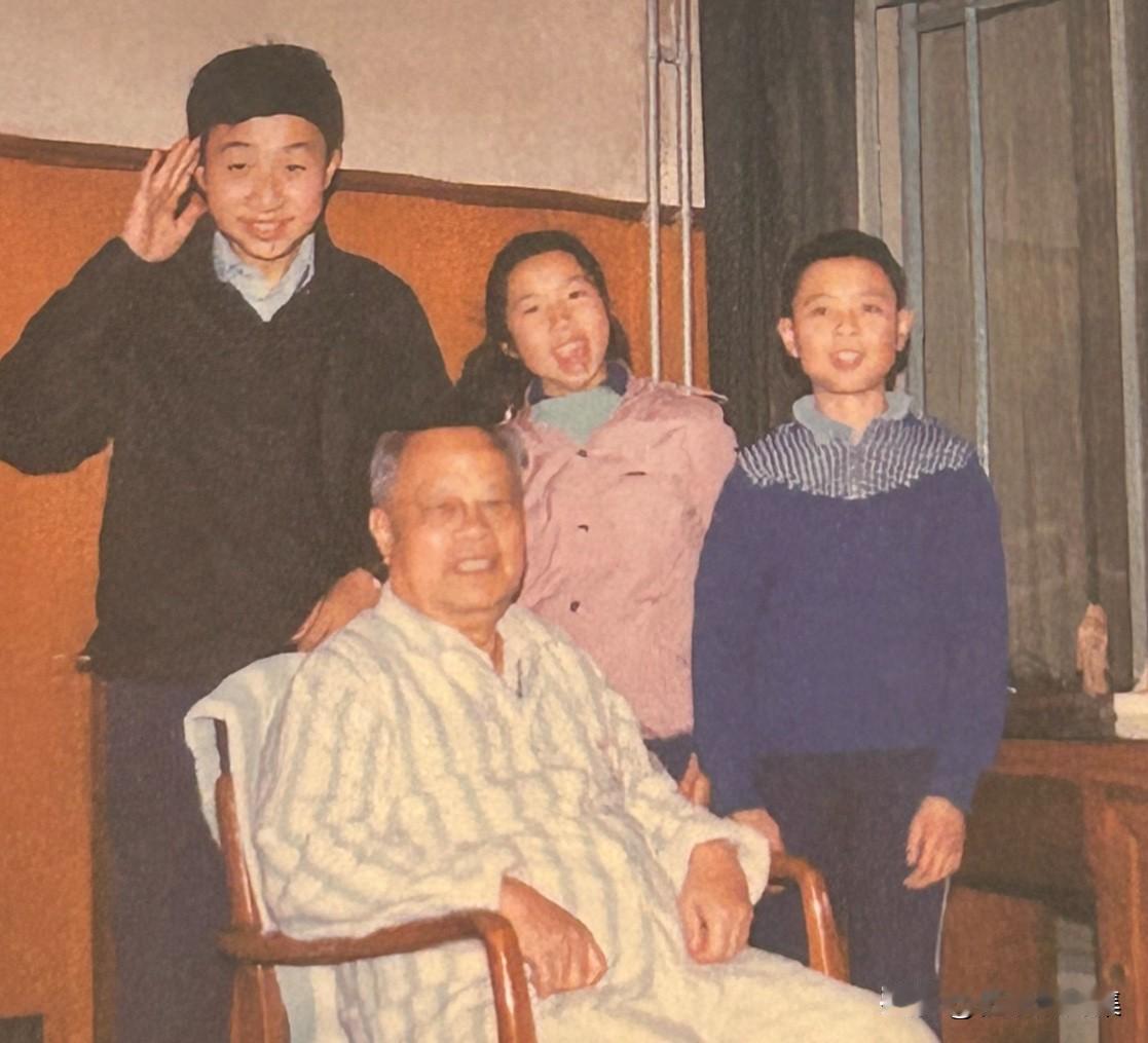 1985年，开国少将、中国人民解放军原政治学院副院长李夫克同志因病在解放军总医院