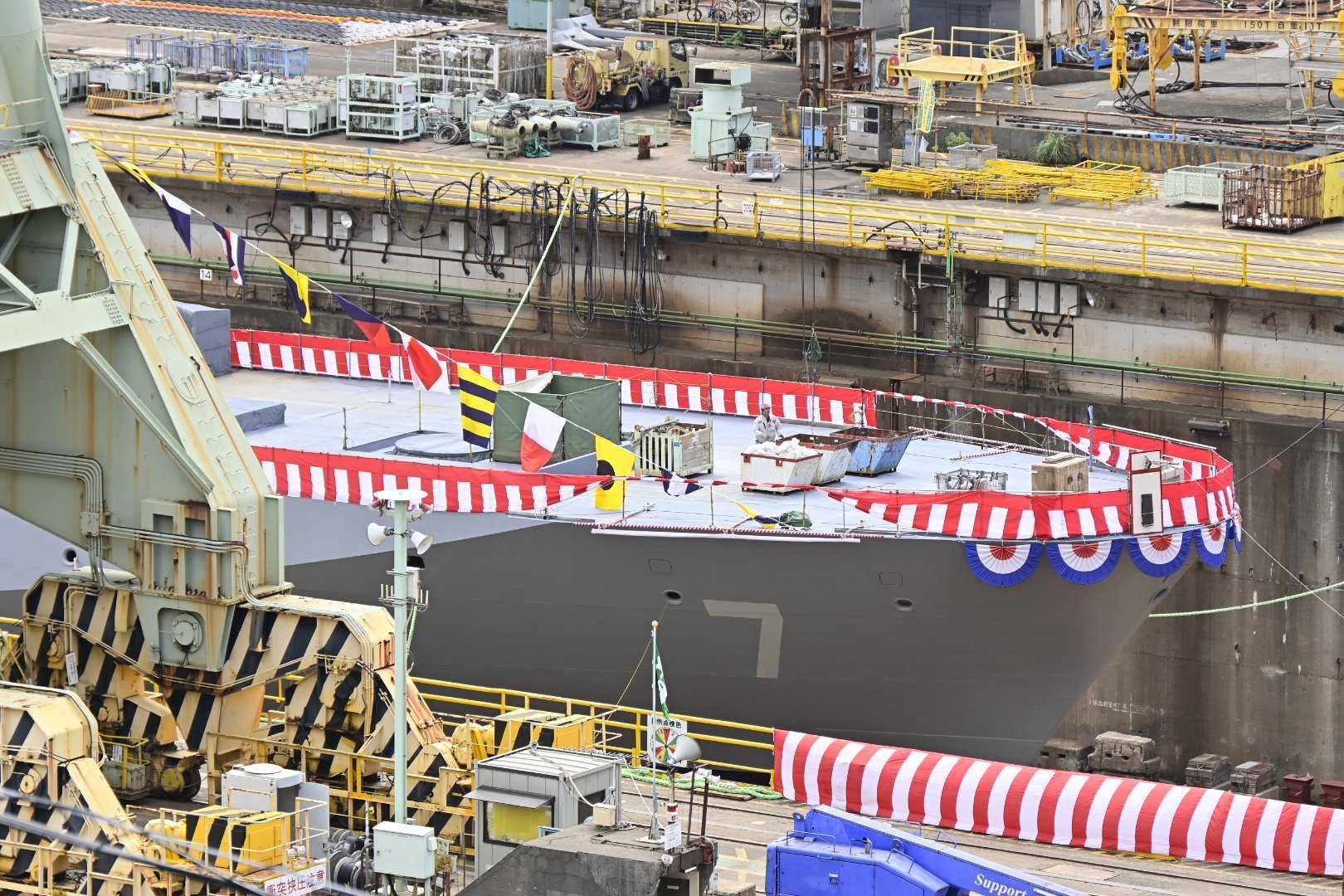 9月26日上午，日本海自30FFM型“最上”级护卫舰7号舰在三菱长崎造船厂正式出