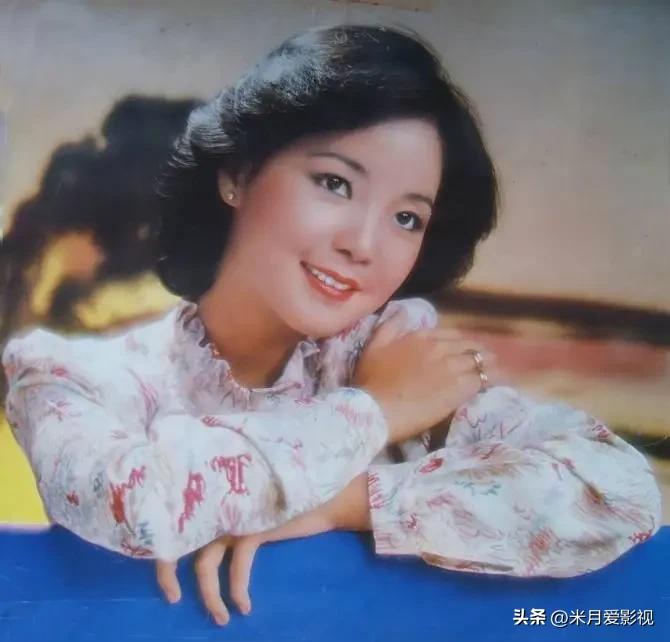 1995年5月8日，泰国清迈，一代歌后邓丽君骤然离世，年仅42岁。

消息传来，