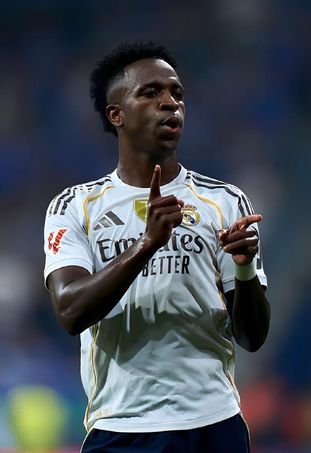 罗马诺：切尔西与威尼修斯之间没有任何联系，那些传闻都是假的。（此前有媒体报道切尔