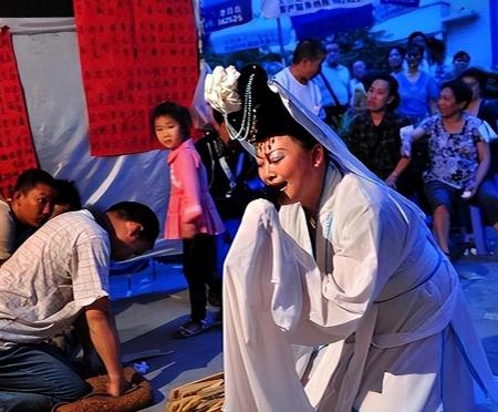 “哭也能赚钱”，长乐一名专业“哭灵人”，入行24年，身价从一场70涨到如今的一场