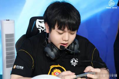 WB冲击胜者组胜者组席位近在咫尺，考验队伍临场调整与团战执行力，静待WB交出亮眼