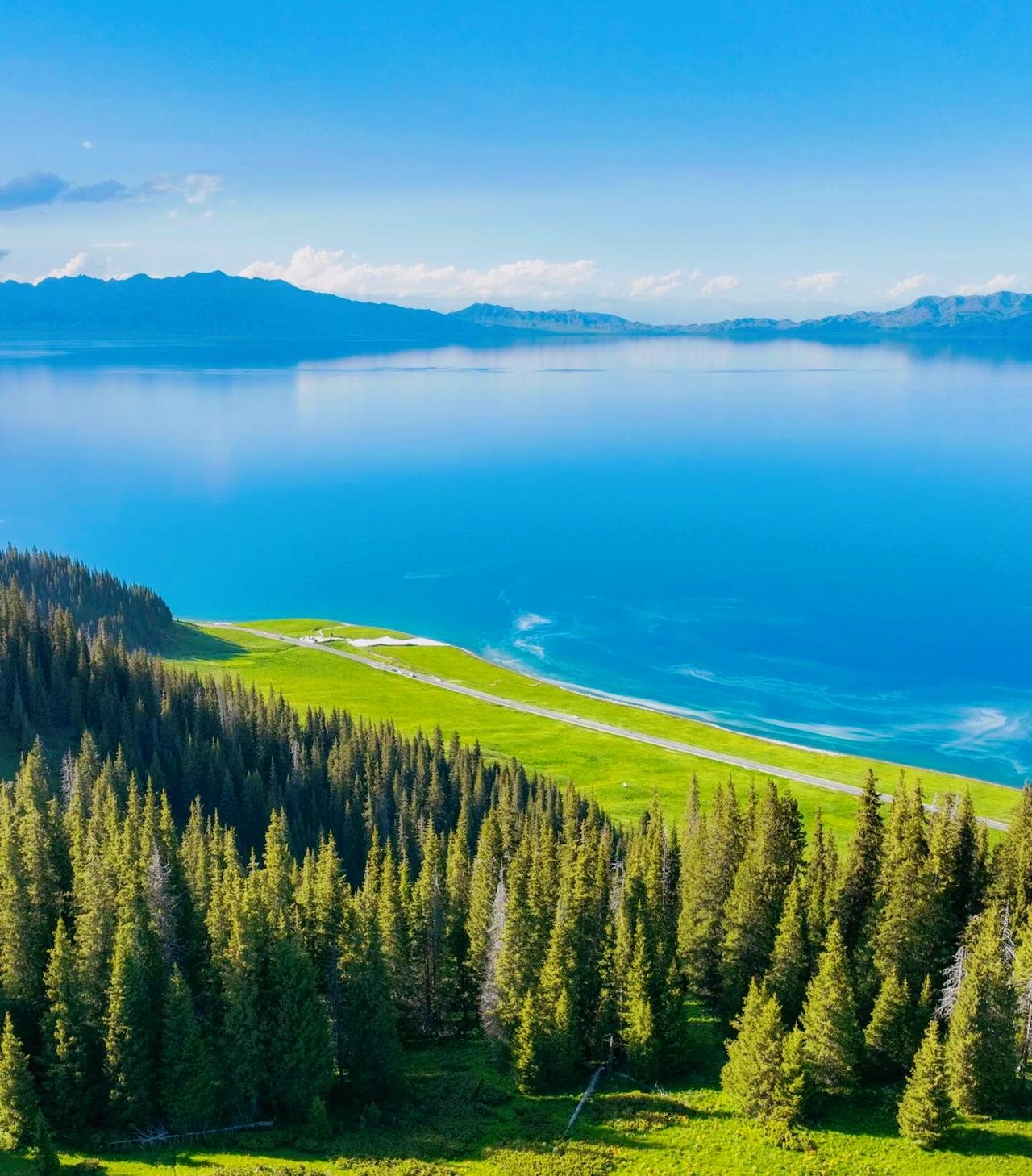 男人爱美貌，英雄本色，
女人爱财，风情万种；
女人有了风骨，便是尤物
初一的娘娘