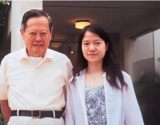 杨振宁先生离世后，围绕翁帆的各类离谱谣言在网络不断发酵，杜撰的情节情节脱离事实原