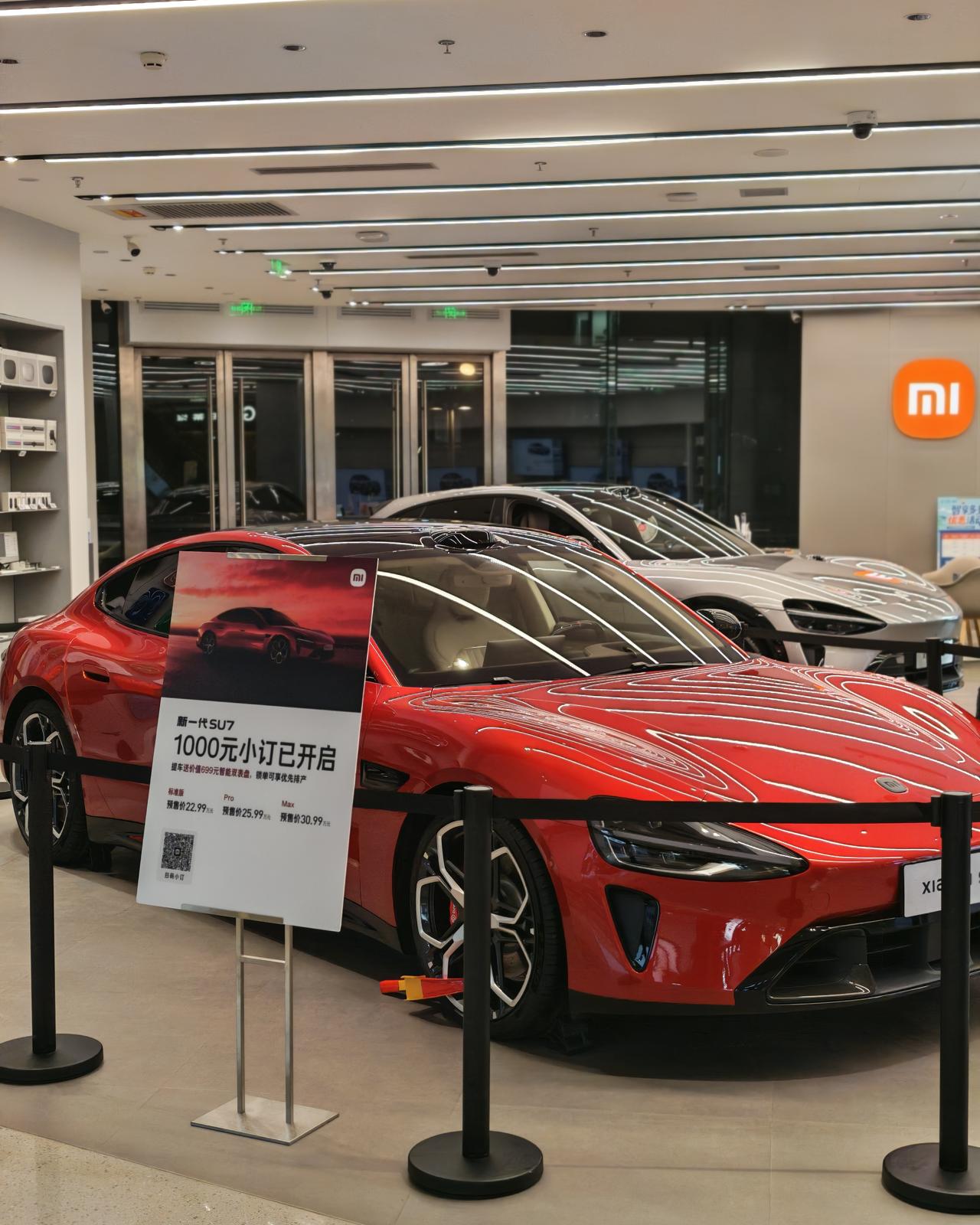 第二代SU7的新旧交替基本没太大的嘈杂声，体现了新能源汽车市场成熟度在国内发展到