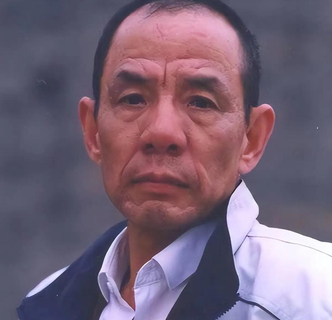 魏宗万月领四千块退休金买菜度日，

唐国强代言接到手软

老戏骨的晚年活成鲜明反