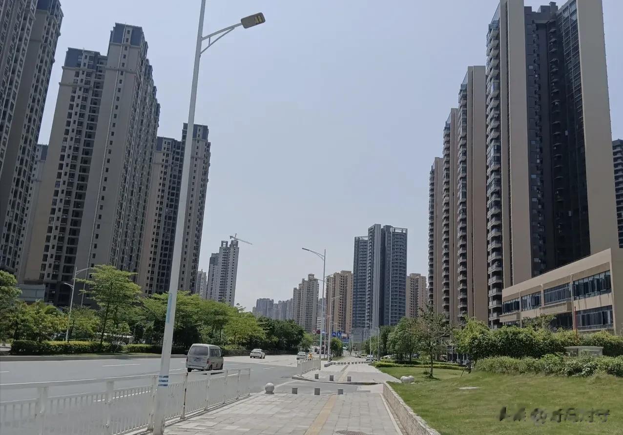 #上联：山清水净；
诚邀下联#

人杰地灵

请接龙……