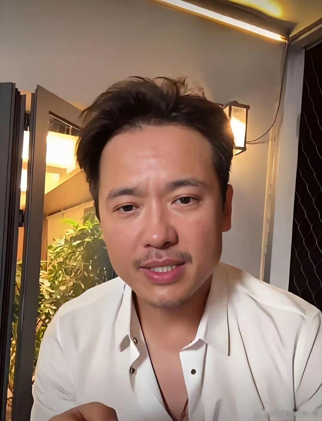 高云翔频繁互动小酒窝的原因找到了，原来他是想直播带货了。考虑到自己嘴笨，没有别的