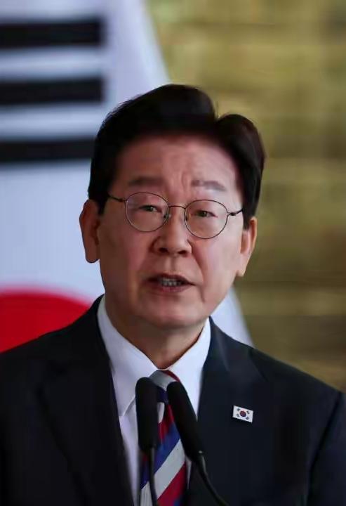 绕了一圈特朗普才发现，原来最难对付的是看起来文质彬彬的李在明。
现在回头想想，原