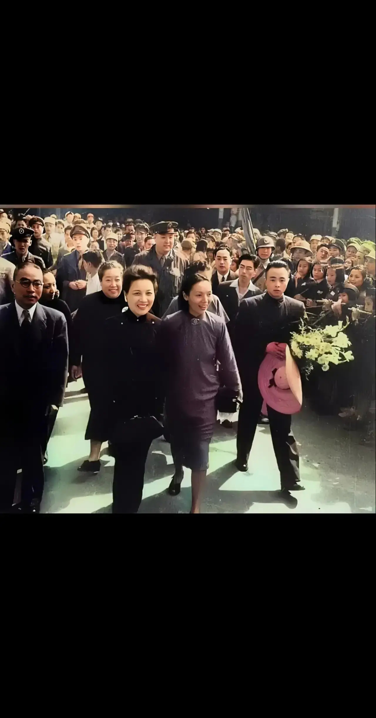 这是1942年四月，宋美龄访美时留下的一张老照片。 ​​​