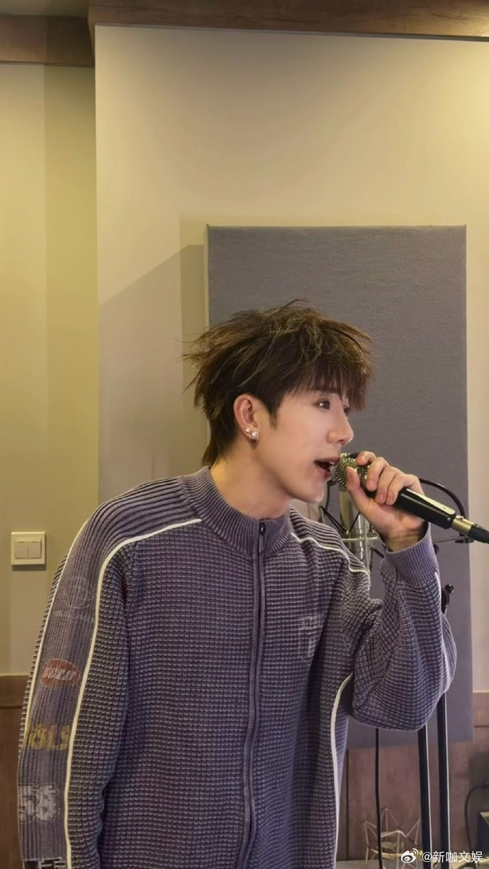 鹭卓狼尾初见雏形鹭卓男友风六宫格救命！鹭卓这组男友风六宫格直接帅晕！狼尾发型初见