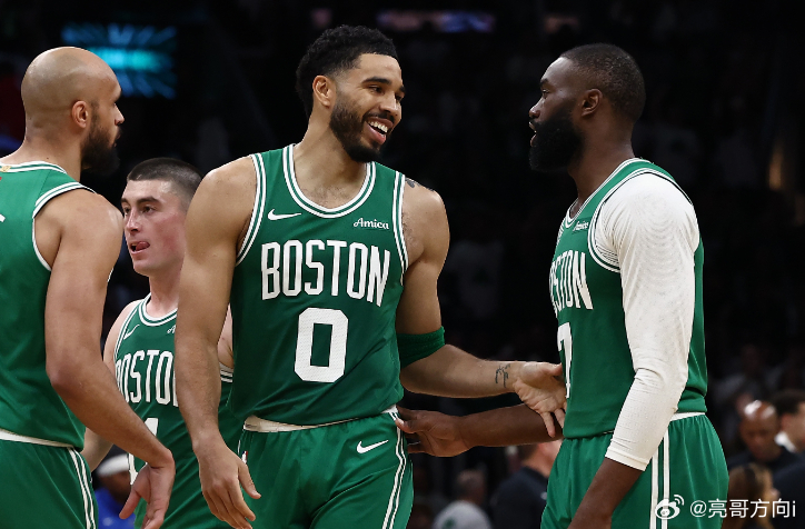 今天，德里克·怀特在训练结束后接受了采访。谈及塔图姆复出对自己的影响，怀特表示：