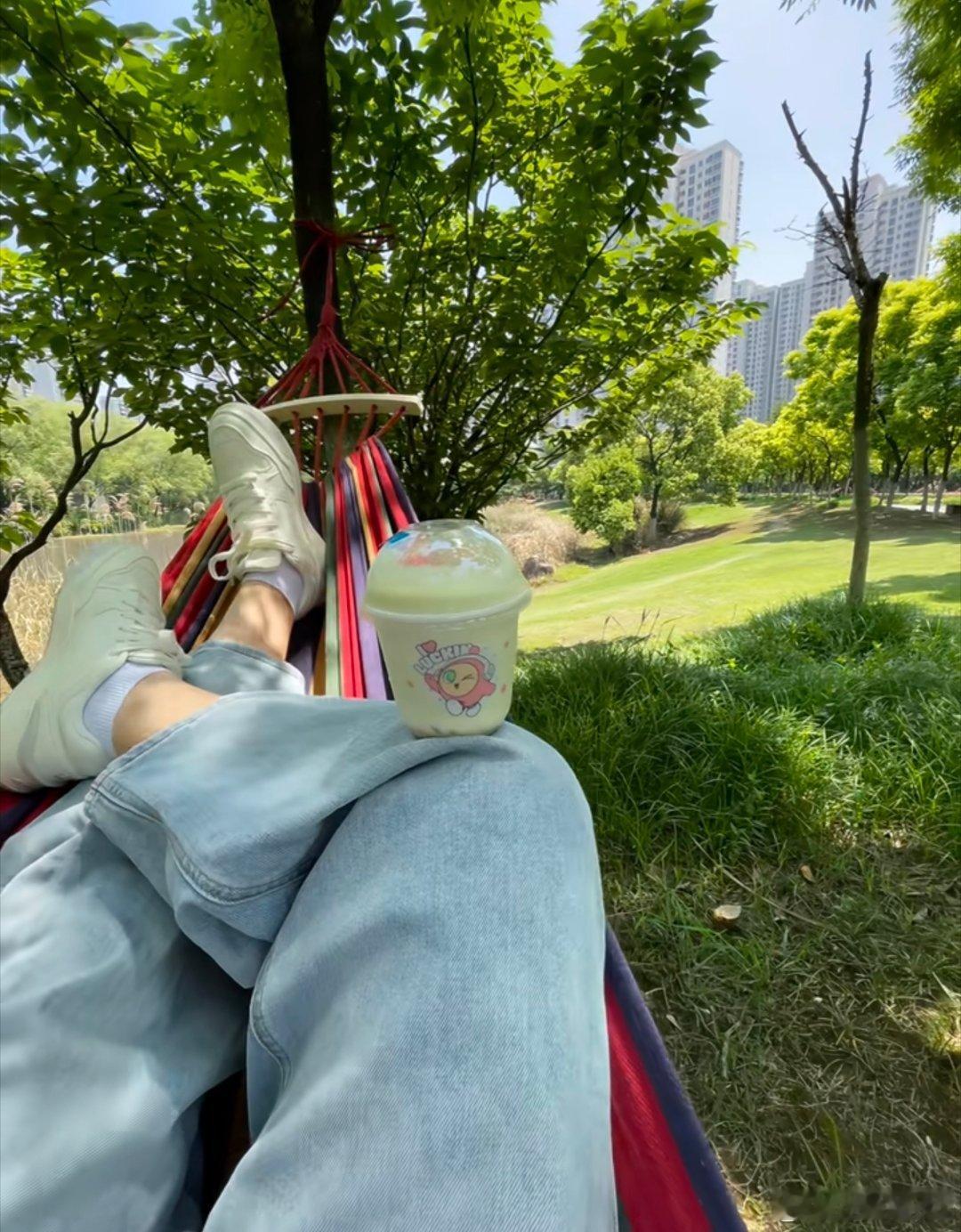 与微风共坐，虚度好时光 ​​​