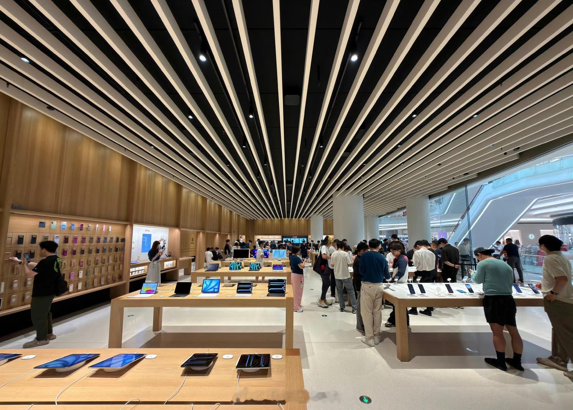 iPhoneDuo门店现场冷清别被预约秒空骗了！iPhone Duo 线下首发这