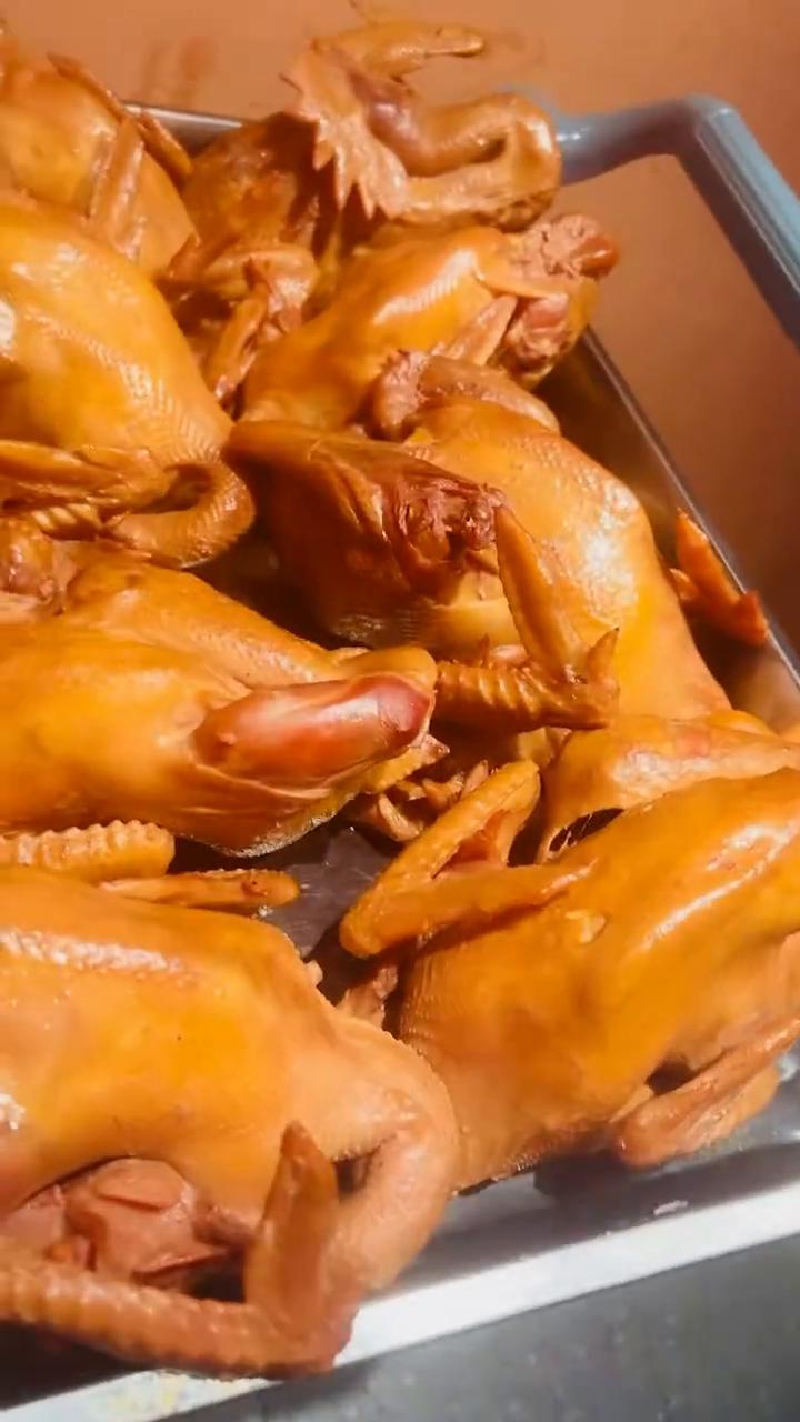 卖了得了，晚上卖了得了，该吃吃，该来来，来晚了没有？来晚没有，来晚了可没有，就这