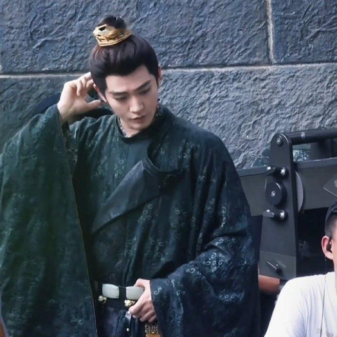 邓为上午文臣下午武将 邓为提刀走路A感 邓为上午文臣下午武将，是下午提刀走路A感