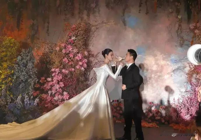何猷君奚梦瑶澳门答谢宴，身高差成全场笑点

何猷君奚梦瑶在澳门办答谢宴，双方父母