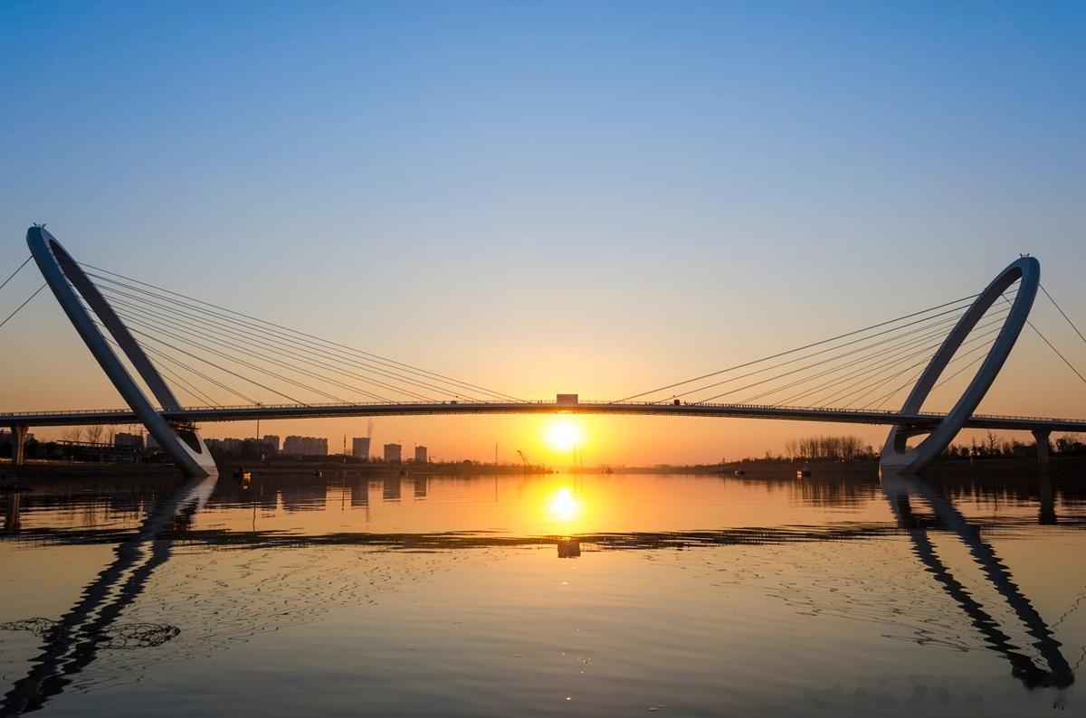 杨老师，有没有一种很实用的估值方法？乘数比较法估值是投资人常用的方法它是基于市场