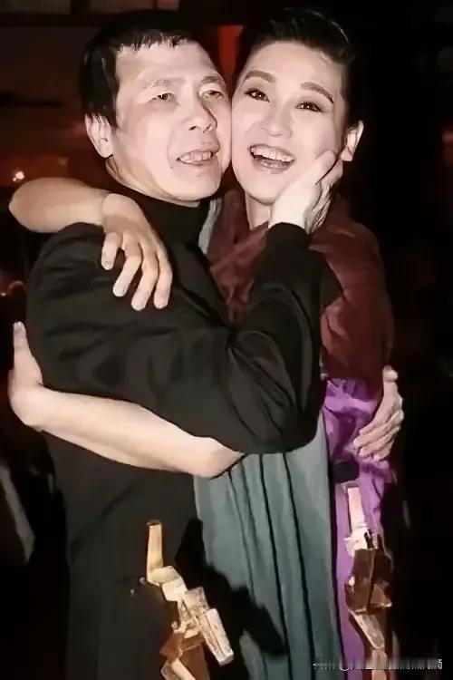 一看这两口子感情真挺好，没有一定感情基础，绝对不能这样。这是两口子没错 娱乐圈真