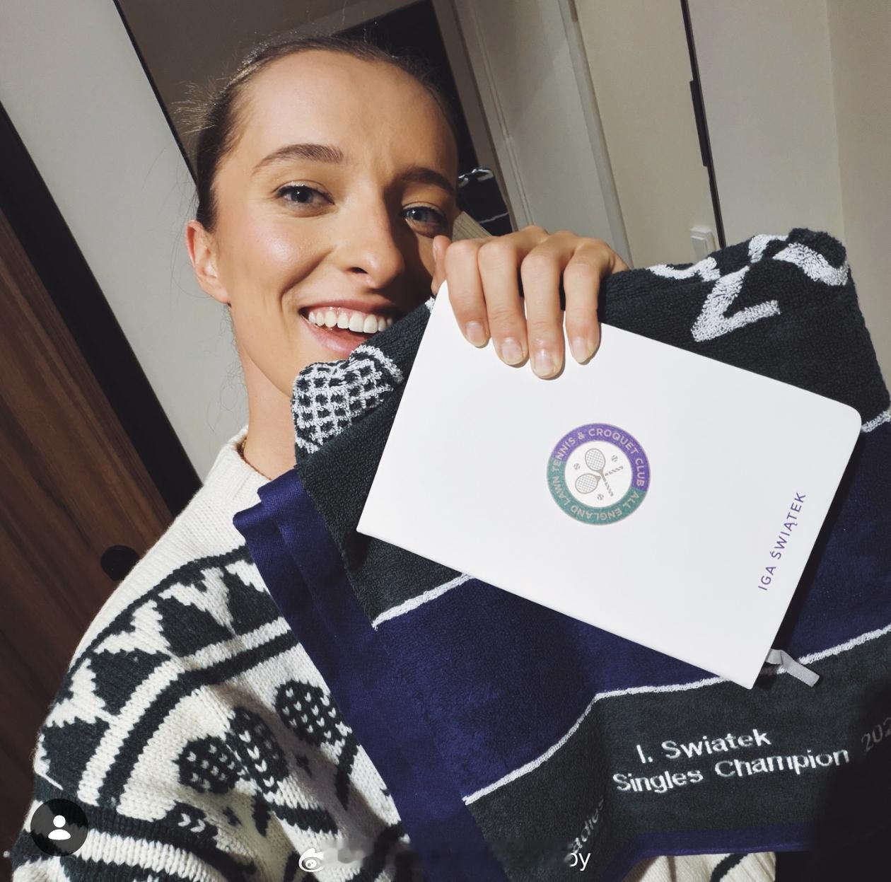 温网圣诞毛巾送到了2025温网冠军手里网球talking大会网球wta