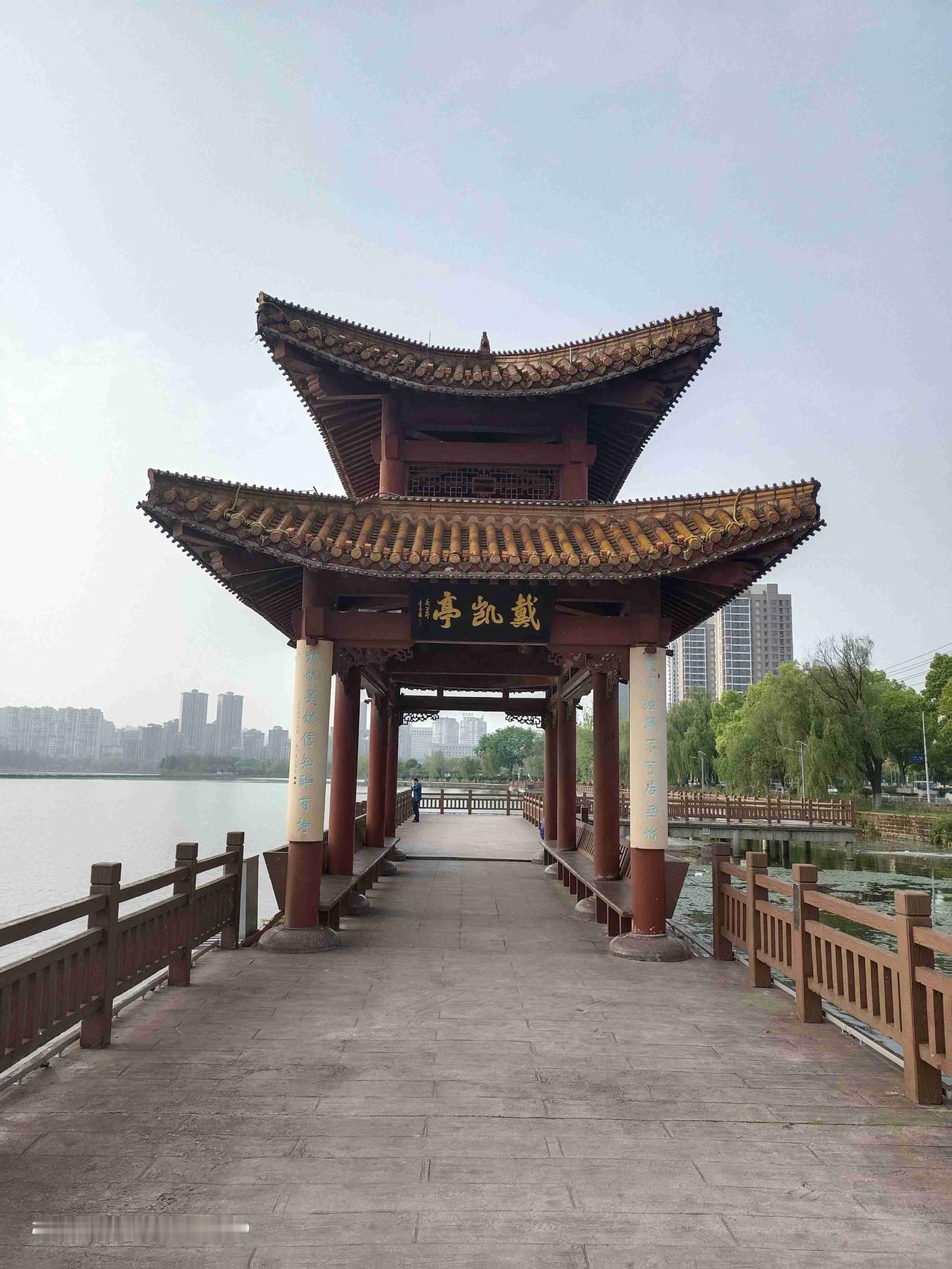 我的今日状态：🏝️旅行度假
我这里的天气：🌧下雨