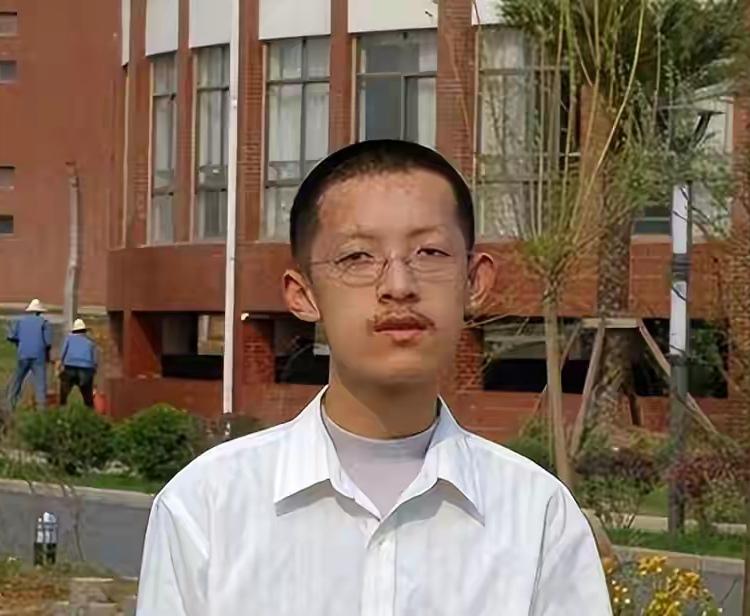 柳智宇，全国数学联赛第一名，两获国际奥数满分金牌，北京大学数学天才学霸，却突然放