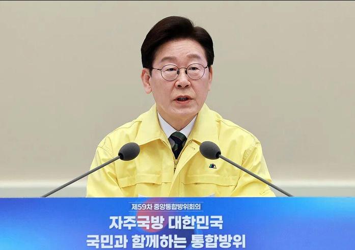 自从美国把萨德搬走，韩国这几天有点坐立不安。
李在明既表现出了美国说撤就撤的无奈