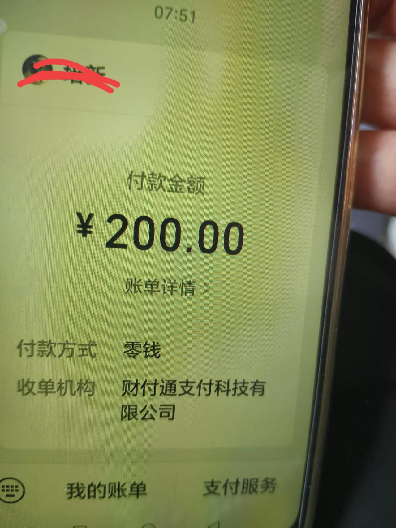 今天早上，我老公遇到一个大跌眼镜的事，我一定要说出来，不吐不快。

一位交警，大