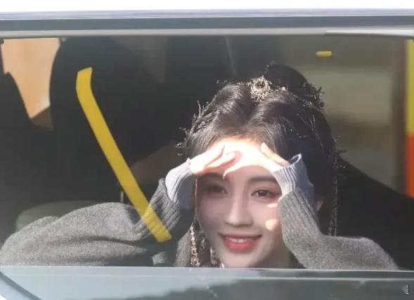 不怪那么多人喜欢她，这简直就是仙女下凡。 