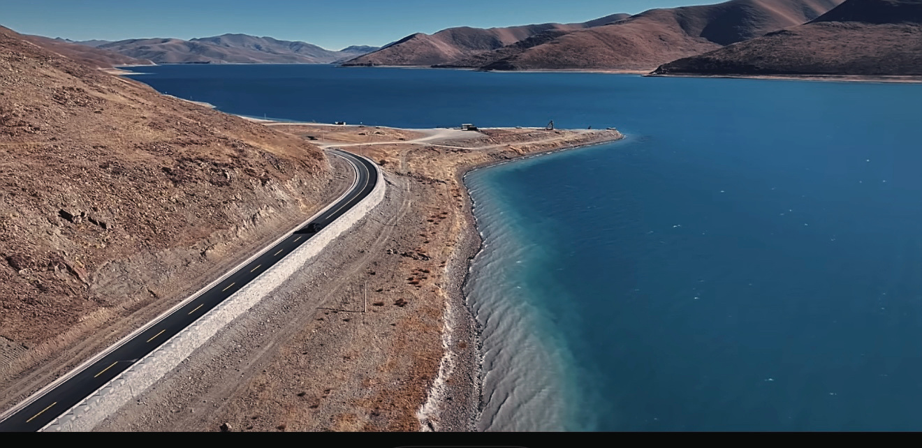 细看，有点巧，图1是今天理想放出来L9 Livis官方视频截图，我瞅着咋这么眼熟