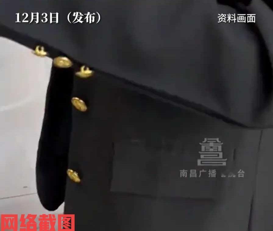 有女生乘地铁到出口时差点被人套路。

原来女生一出地铁站口就有男子阻拦女生，请女