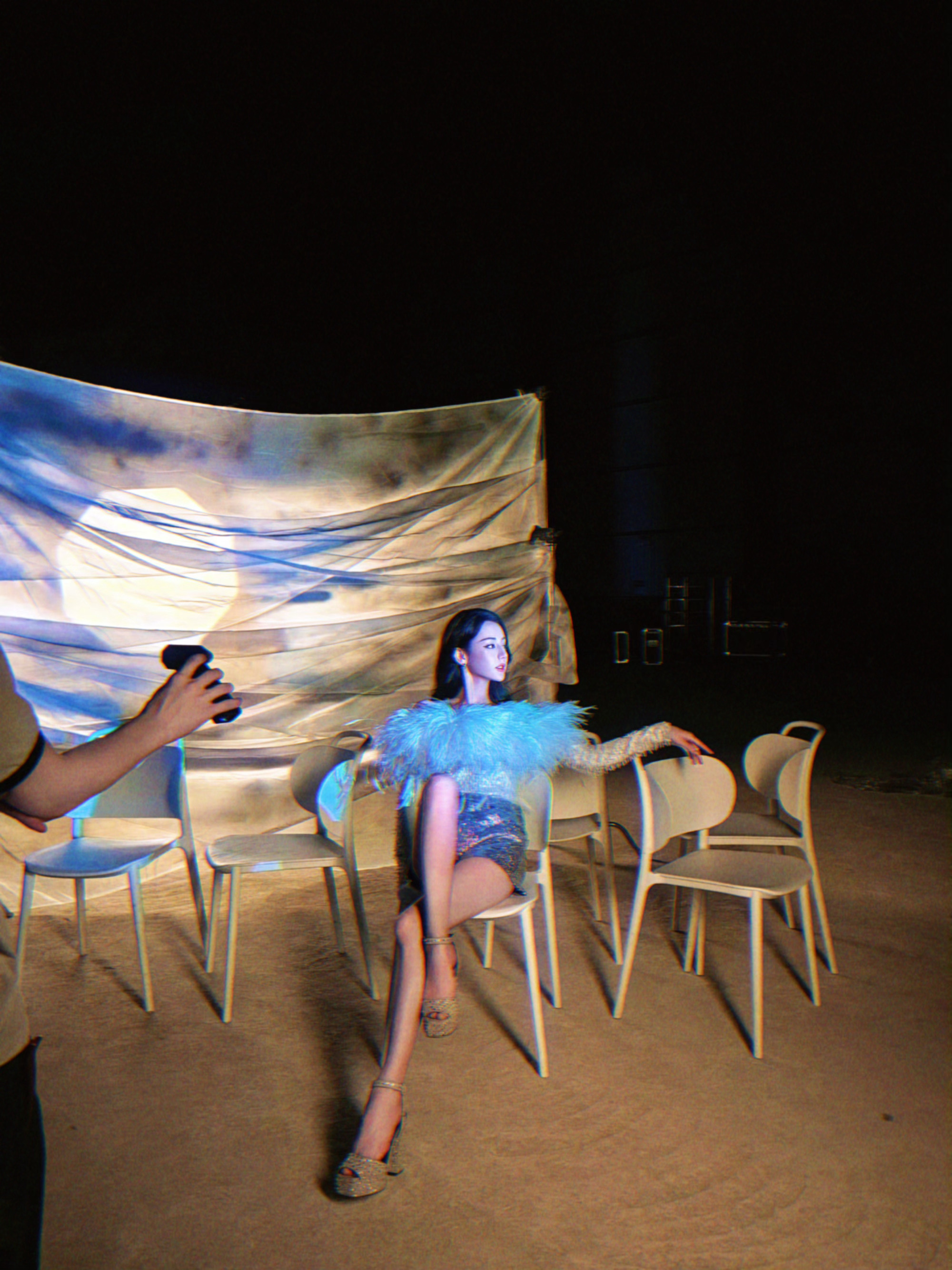 论迪丽热巴的时尚表现力，随便一拍就出片、 