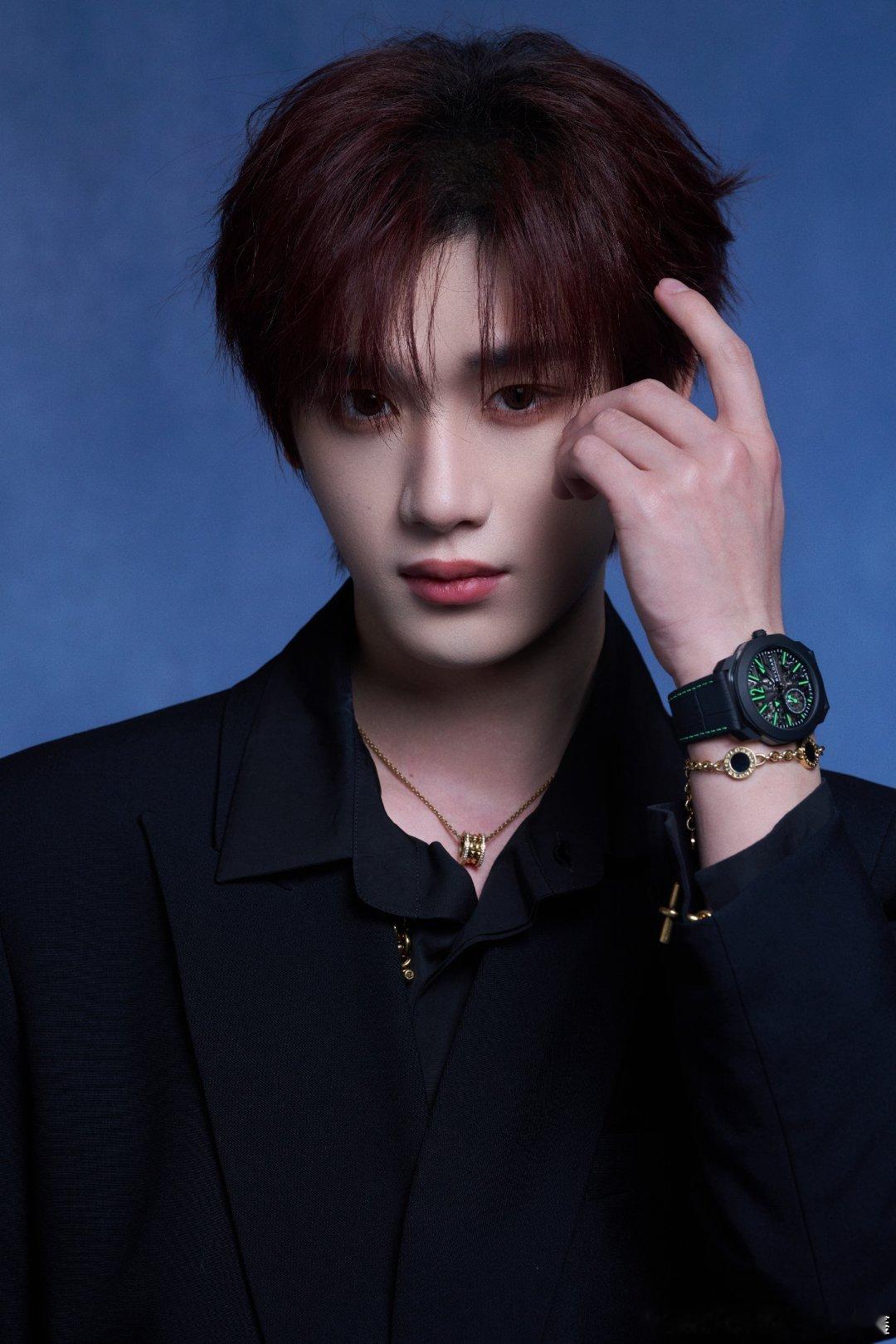 没有无缘无故的夸赞，是的，我觉得丁程鑫是时团最帅的男孩。