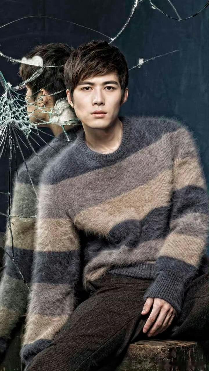 郭敬明的审美真的高度统一这么多年郭敬明还是喜欢混血脸谁被安栩然混血颜值惊艳到！少