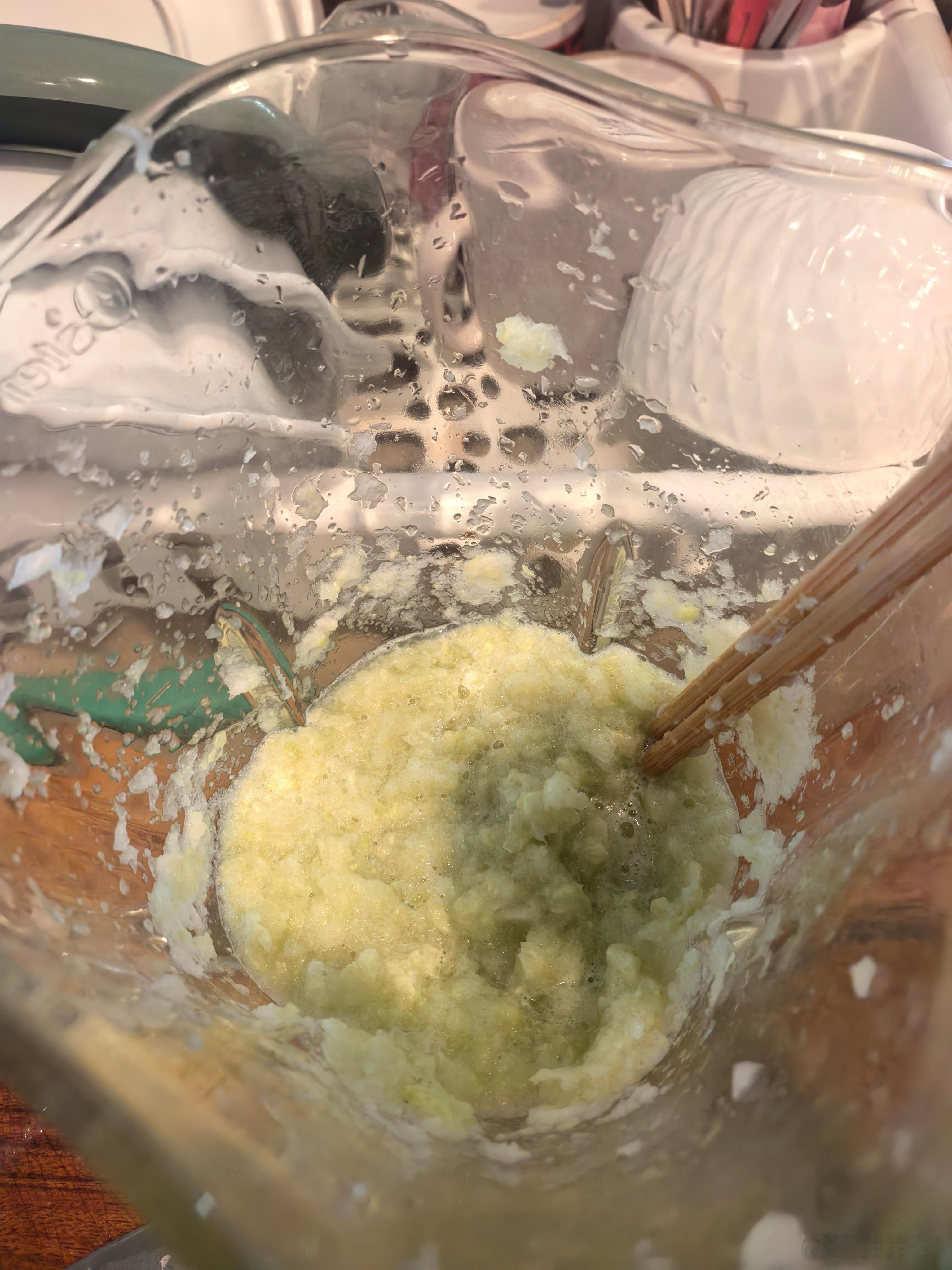 太晒了，没出门今天陪公主大人研究包饺子。突然发现，我不会擀面条、烙大饼、包饺子、