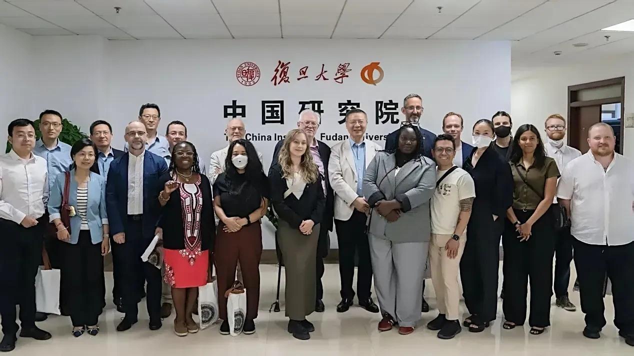 关于张维为教授的这个地方的影响力可能是越来越高了。
这个地方在哪里呢？
这个地方