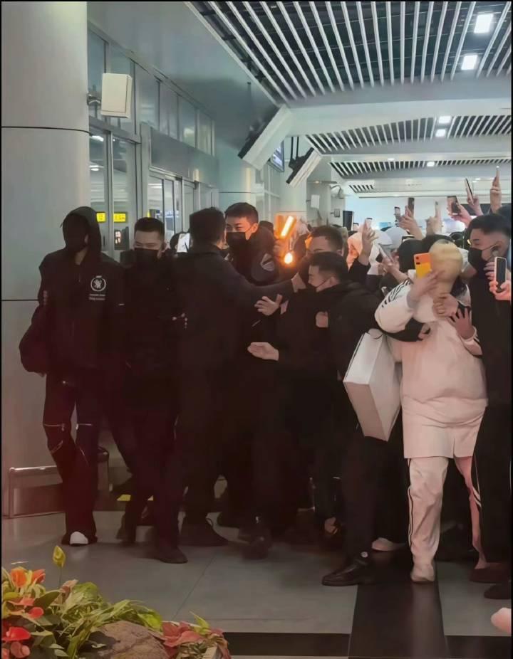 没办法不注意到～ ​​​