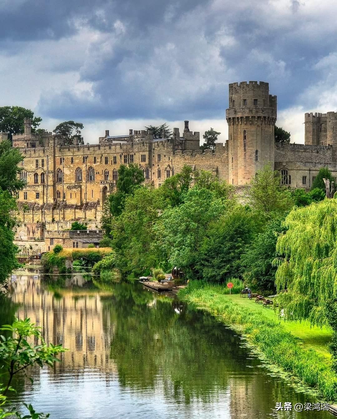 这是位于英国沃里克郡的沃里克城堡（Warwick Castle，常被译为华威城堡
