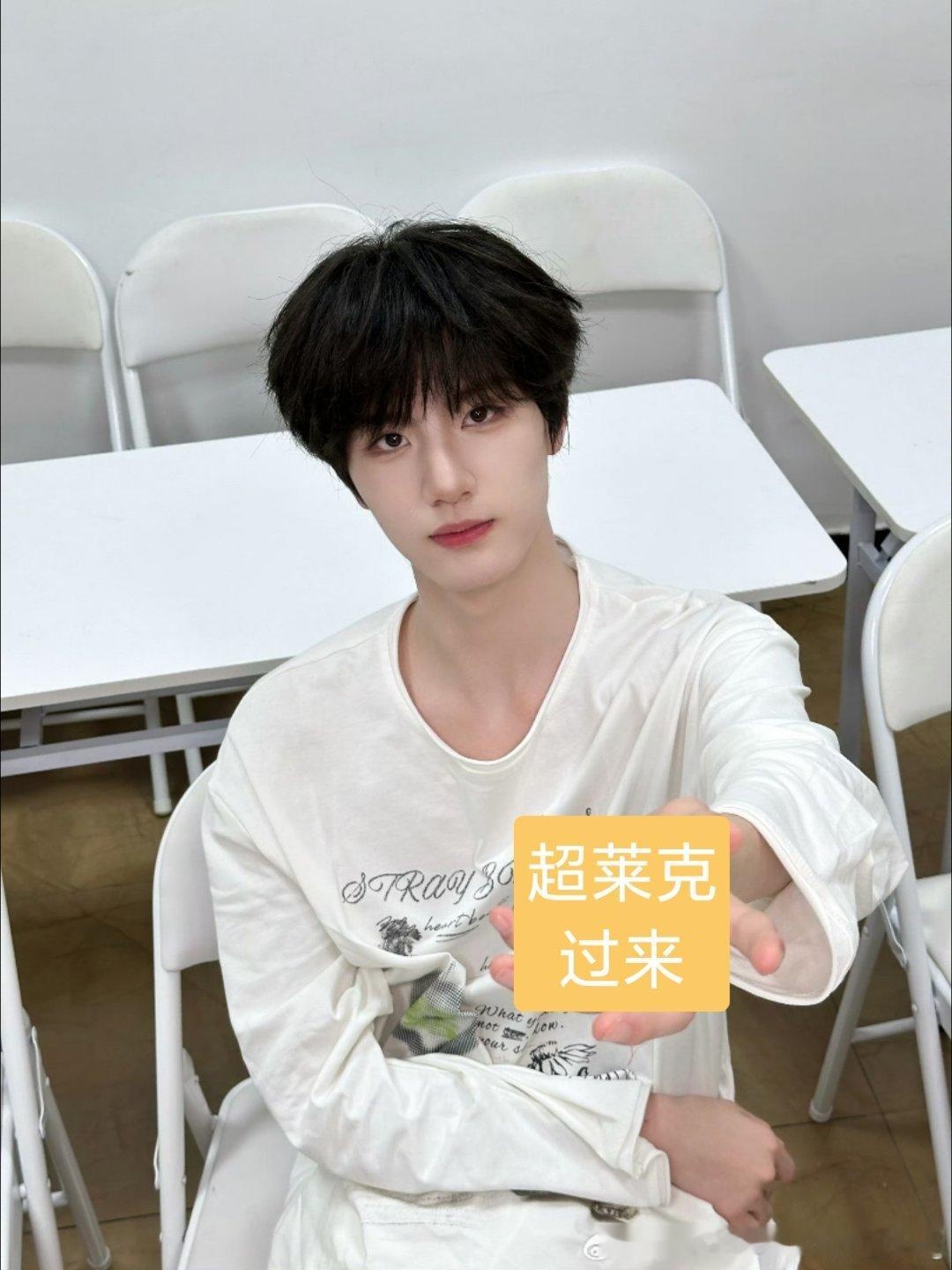 你们说等会儿要是超莱克真破了15000，要不要摆席呢
