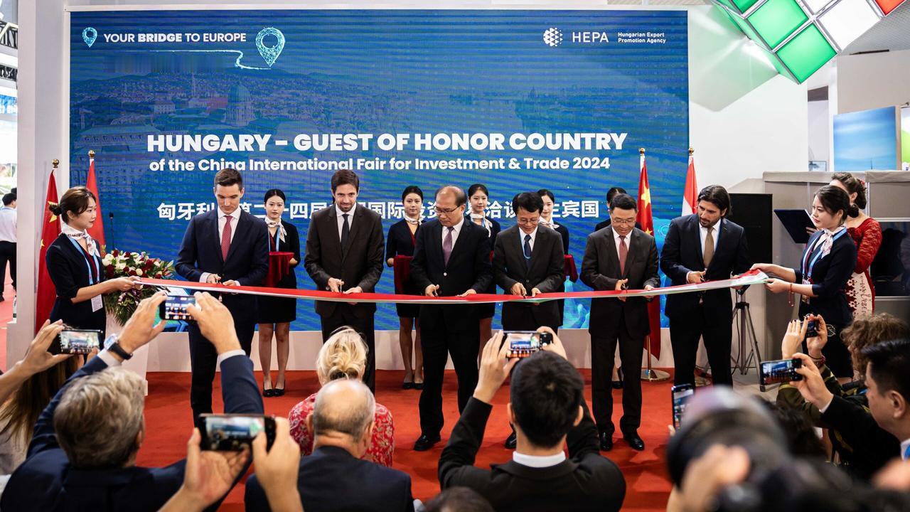 匈牙利换届，简中自媒体或媒体停在了"变天"两个字，刻画与美中俄三个国家的“友好”