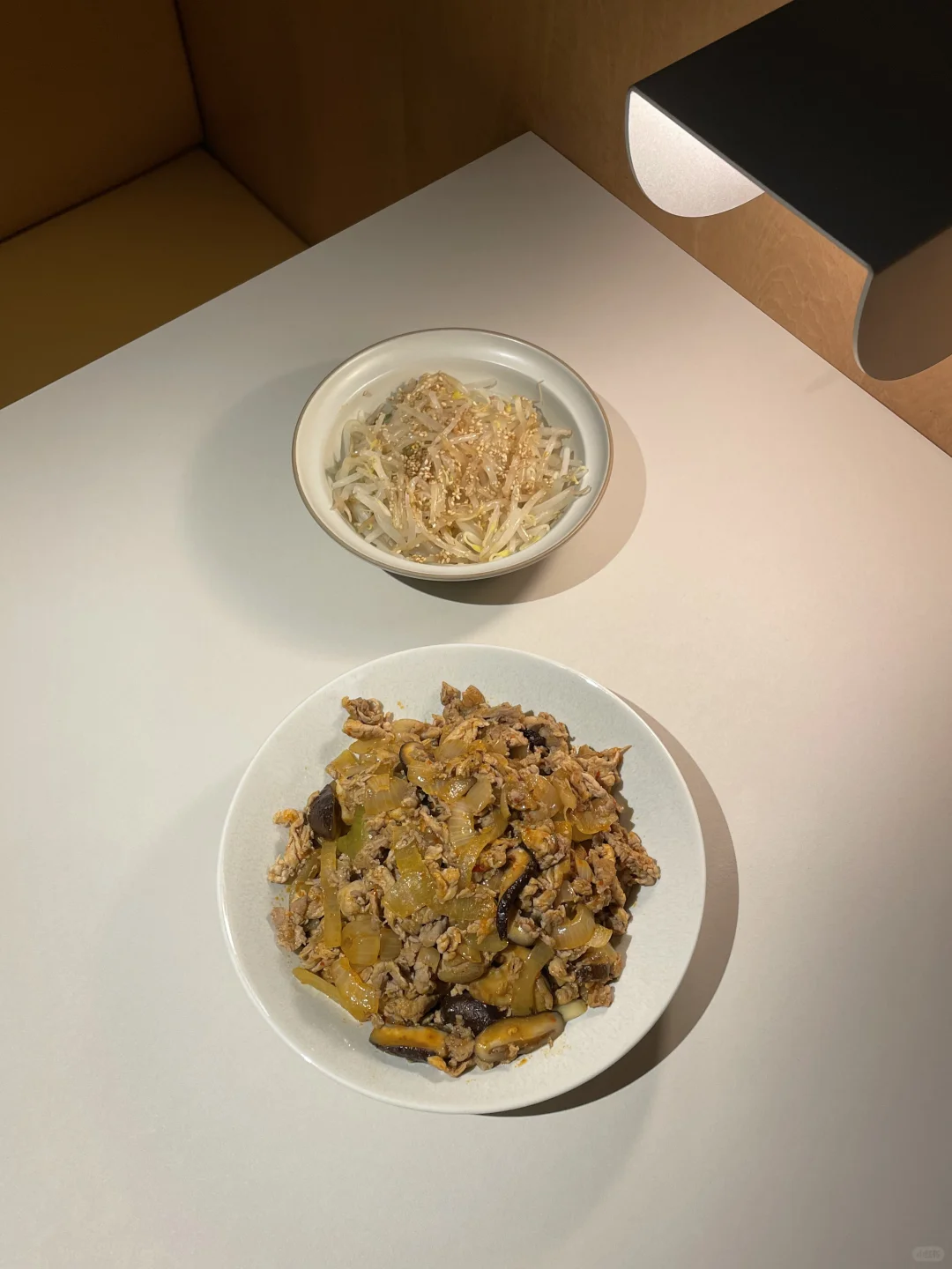 豆瓣酱炒肉配豆芽减肥餐