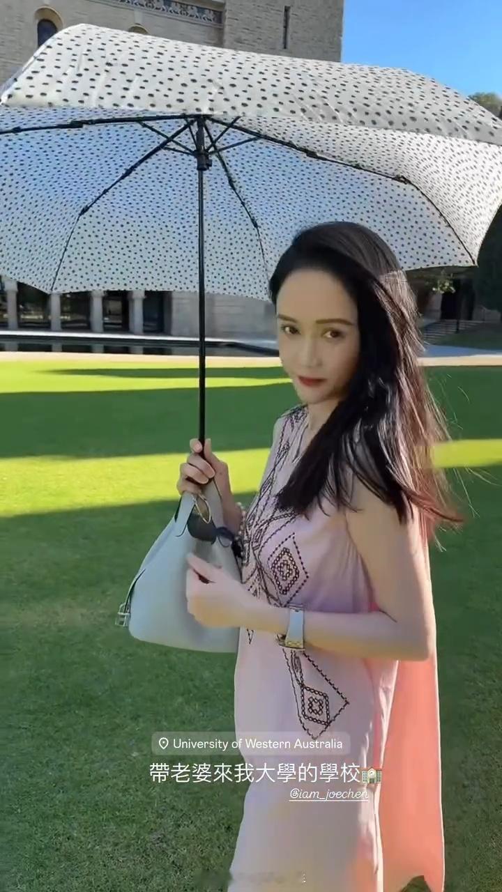 陈乔恩陪老公回母校 