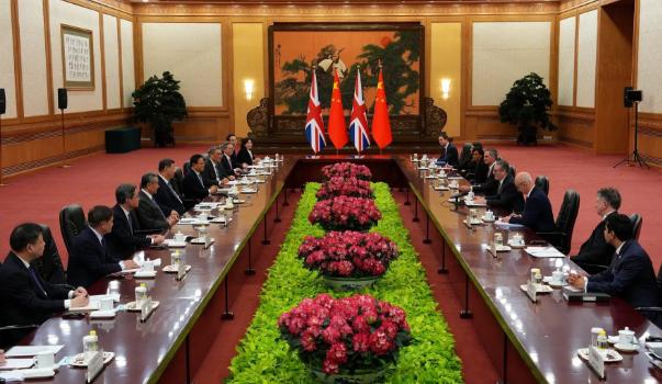 1月29日上午，英国首相斯塔默如愿和中方会见。 经过会谈，双方一致同意要发展长期