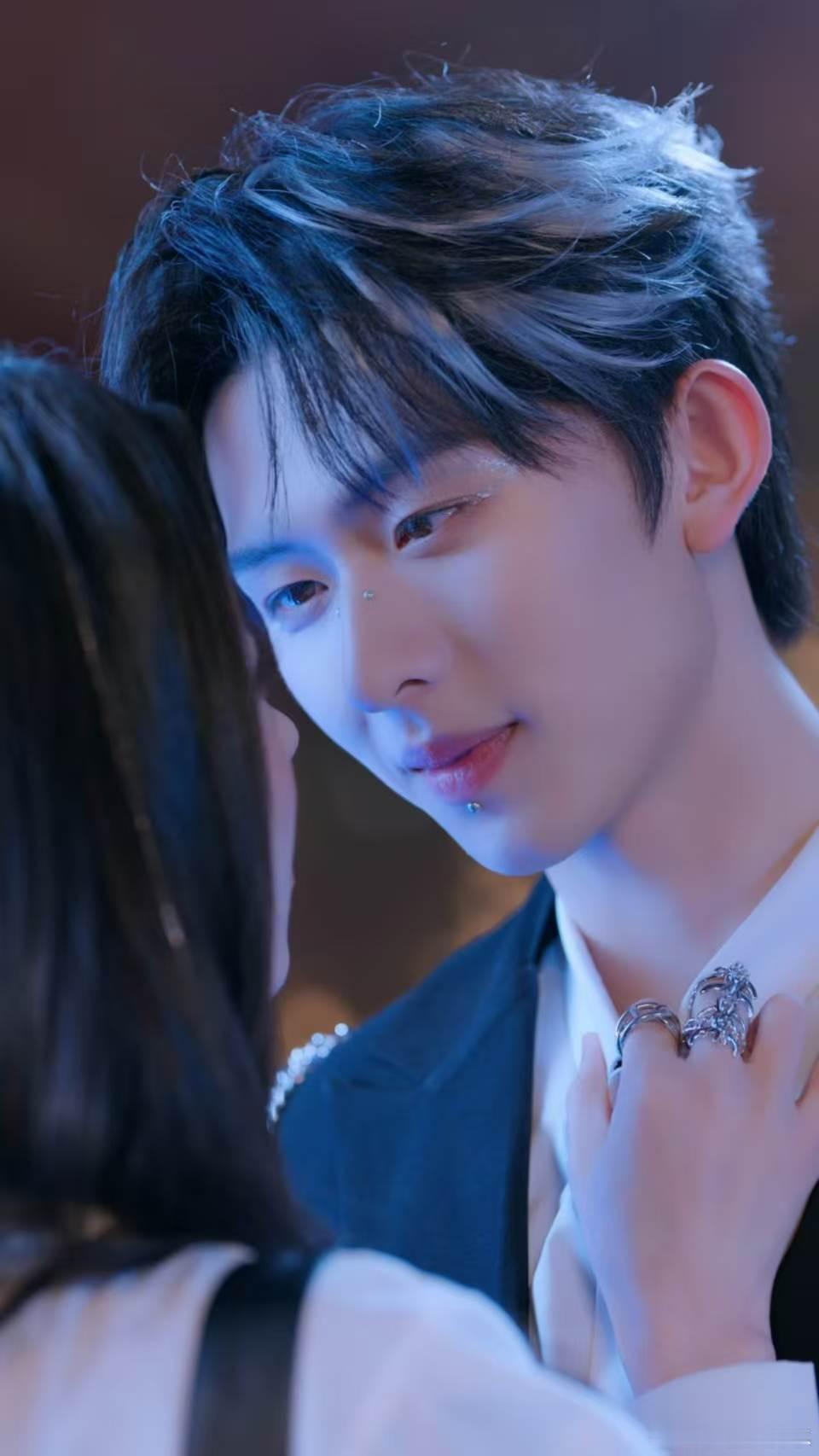 让你强制心动不是让你强制心痛谁懂啊！《强制心动》又甜又好虐，本以为全是糖，结果越