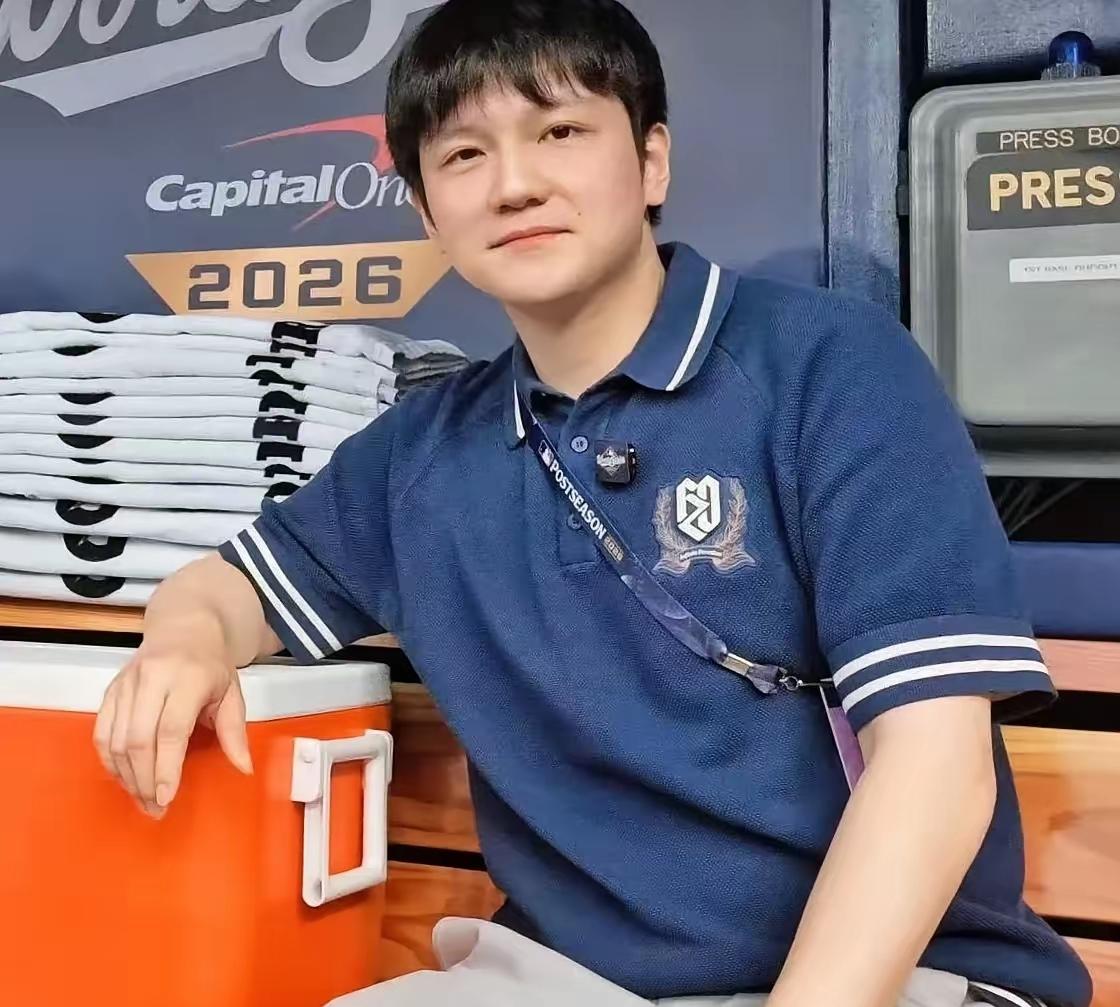 樊振东，开心发文！
 10月28日晚，樊振东登上热搜，这一次，他解锁了全新体验，