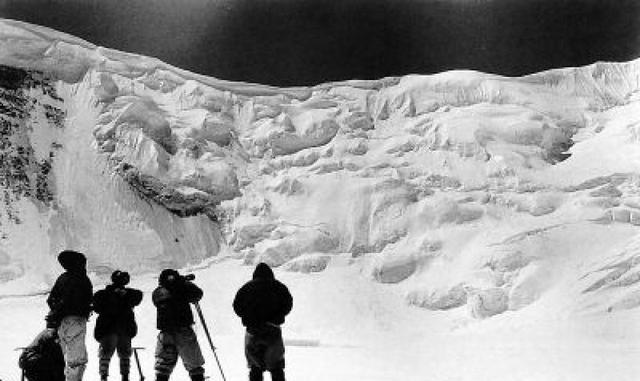 1960年初，中国、尼泊尔就珠穆朗玛峰归属问题再度展开谈判，但尼泊尔首相寸步不让