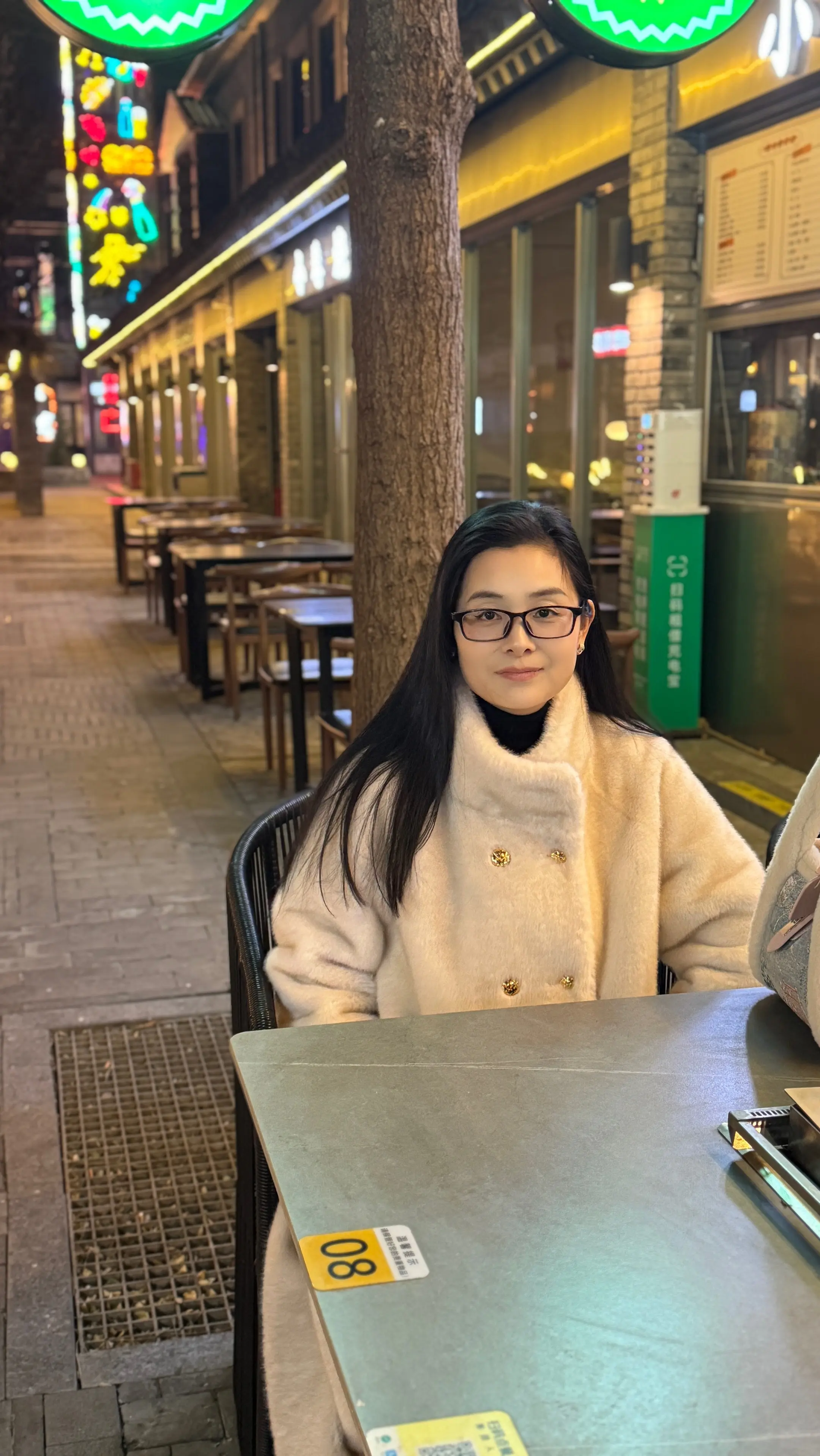 幸福不属于富人，也不属于穷人，幸福属于知足的人！