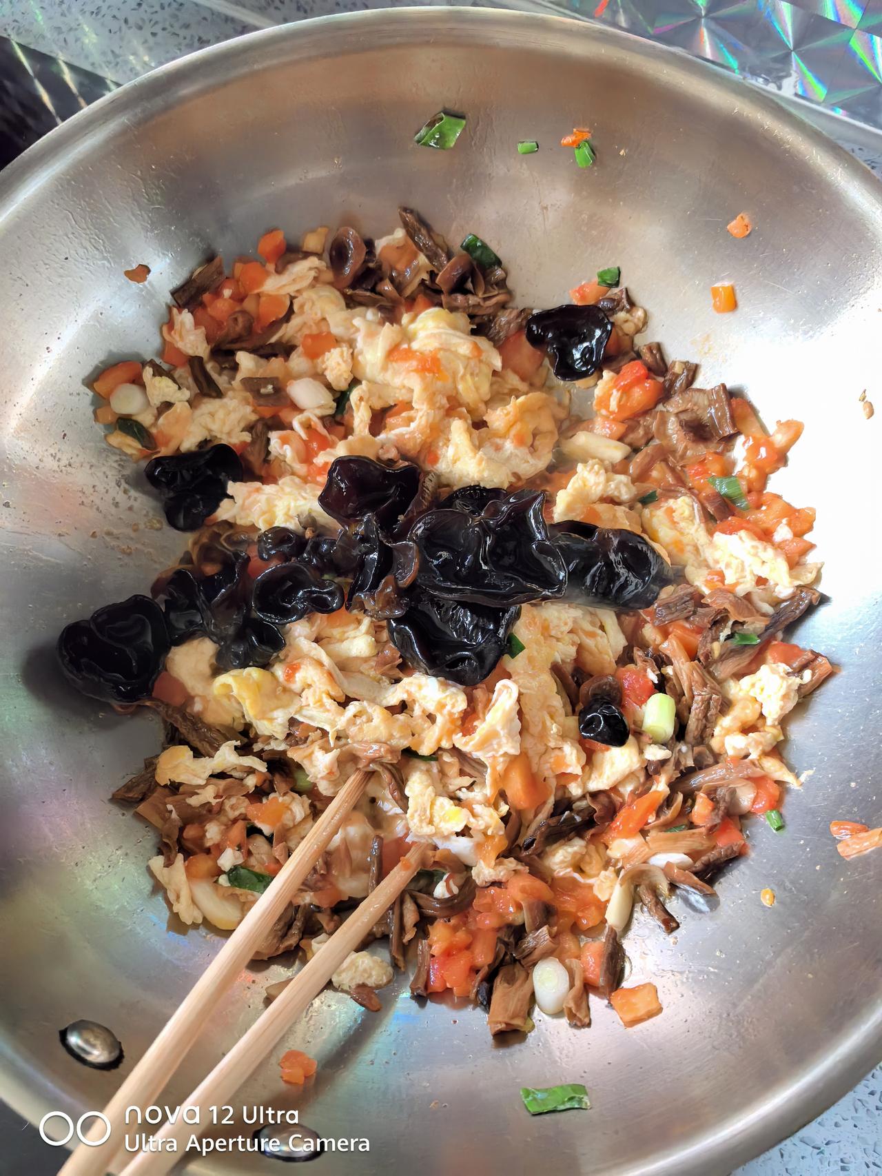 山西面食之——饸饹面👇乡村饸饹面 
家人们，你们今天吃的什么美食啊[机智]，一