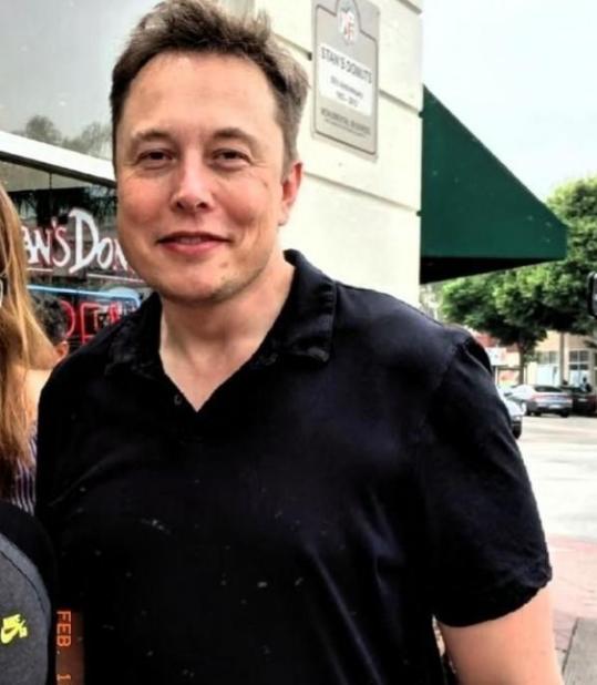 马斯克最近说的一句话，估计西方不少权贵都要睡不着了，马斯克表示，谁能把爱泼斯坦的